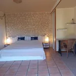 Au Fil De L'eau Oda ve Kahvaltı La Ronde (Charente-Maritime)