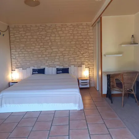 Au Fil De L'eau Couette-café La Ronde (Charente-Maritime)